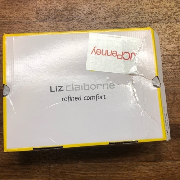 Ankle Suede Booties by Liz Claiborne NIB - Picture 9 of 13